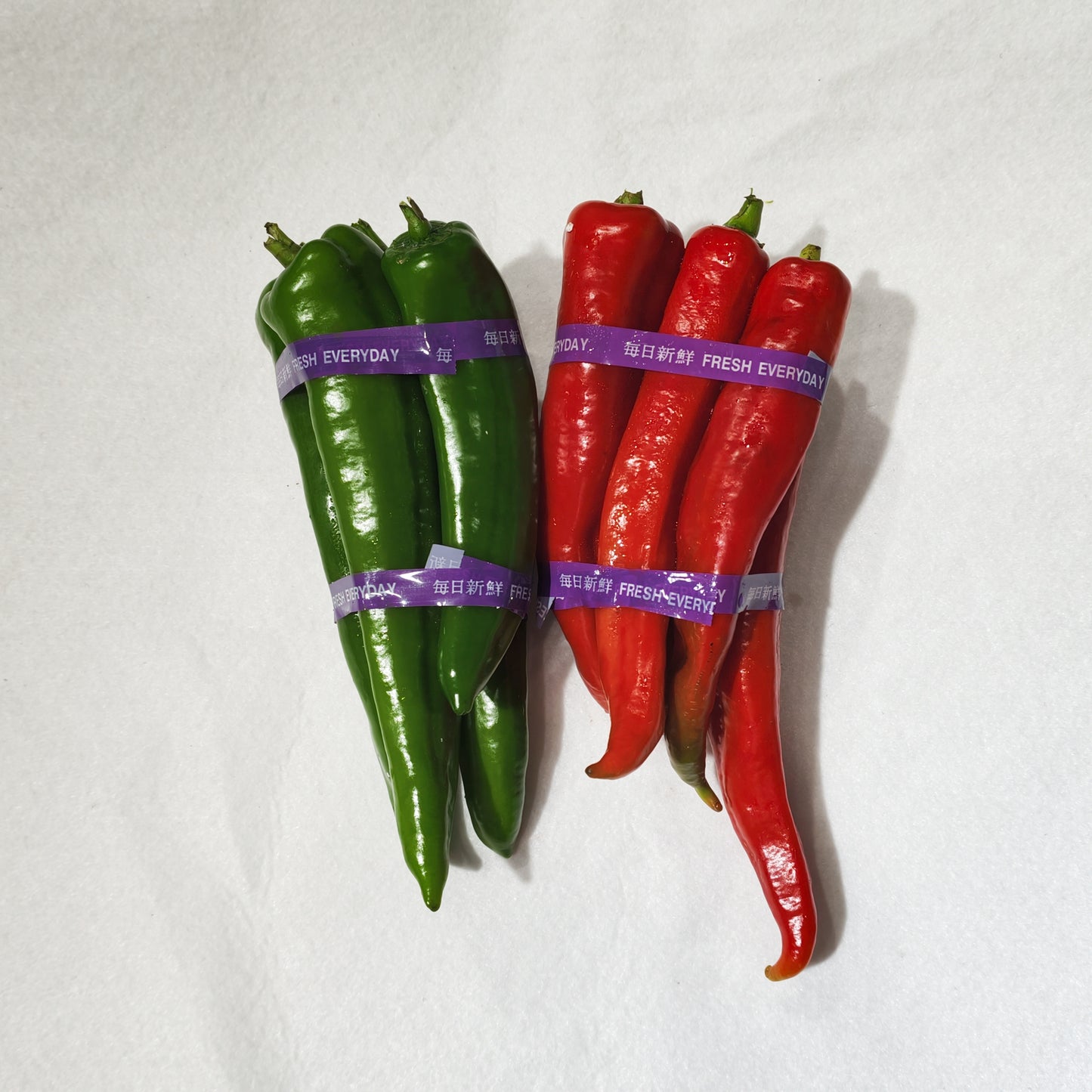 青尖椒一扎紅尖椒一扎Green Chilies , Red Chilies, 1 Bunch Pack